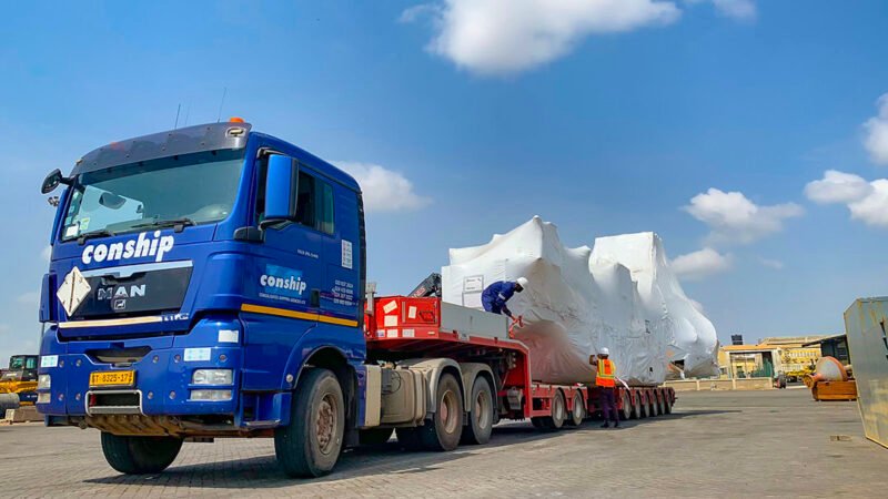logistics-truck-for-hauling-goods